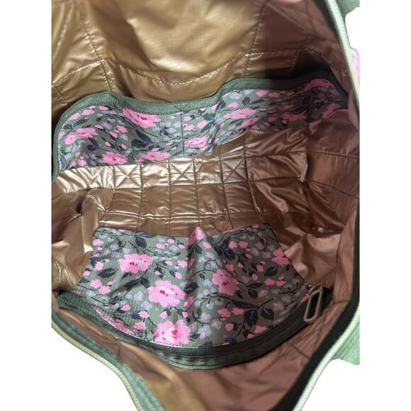 Lesportsac Essential Cr Small Weekender
Pink Rosette NWOT green pink black - Picture 11 of 11